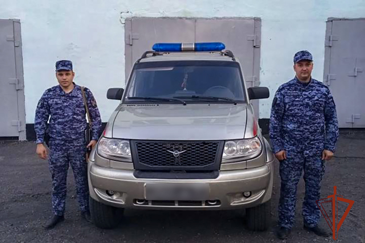Росгвардейцы задержали мужчину, вырвавшего у горожанки пакет с покупками