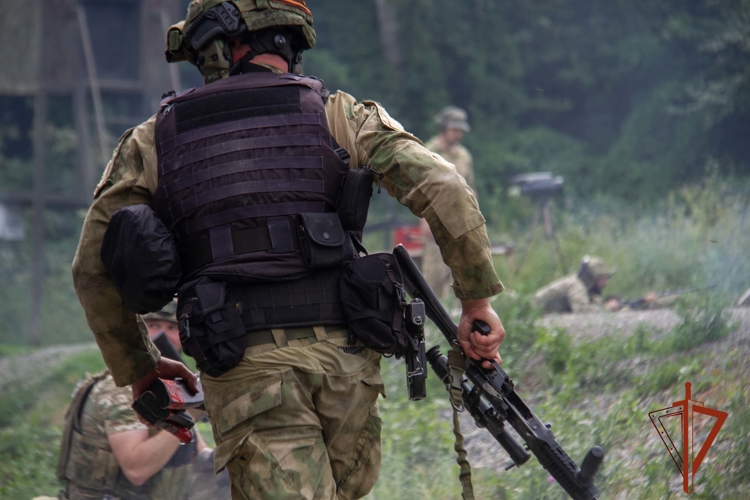 Спецподразделения Росгвардии в Кузбассе провели тактико-специальное занятие