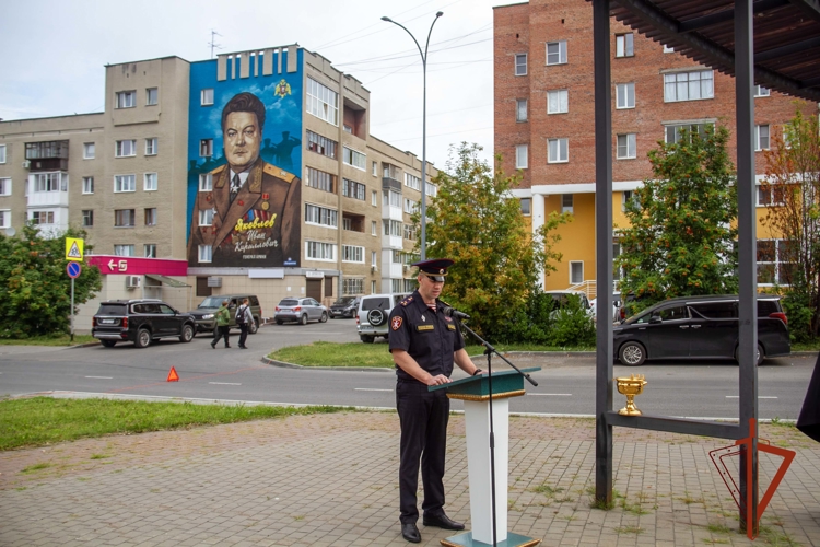 В Кузбассе торжественно открыли первый в стране мурал в память о генерале армии Иване Яковлеве