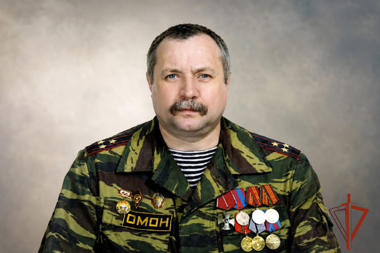 В Новокузнецке простились с первым командиром ОМОН Сергеем Добижей