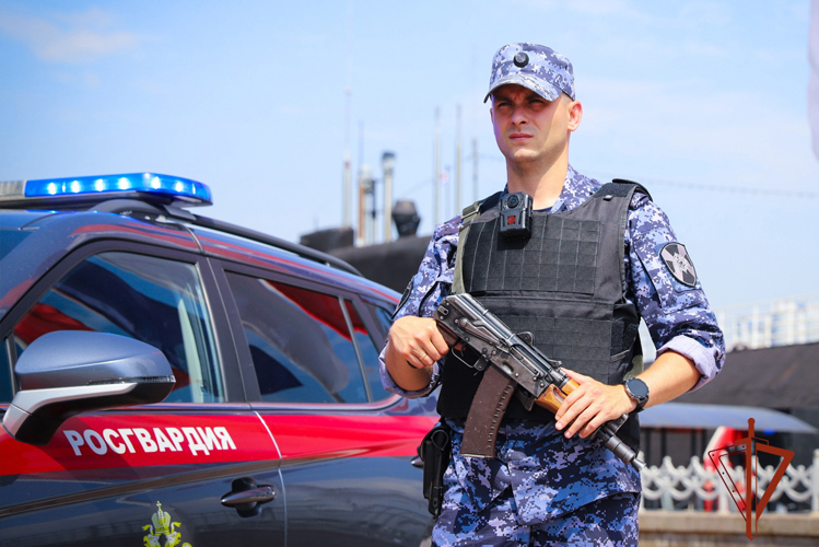 Росгвардейцы защитили медиков скорой помощи от агрессивного пациента (ВИДЕО) 