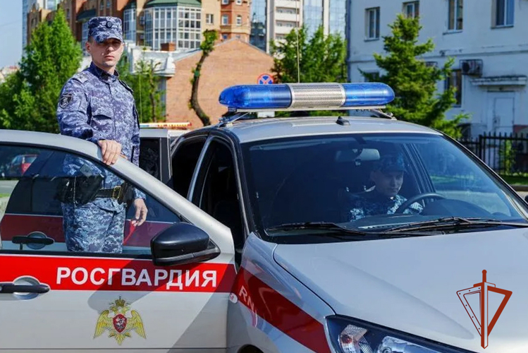 Росгвардейцы обеспечили безопасность гражданки, оказавшейся в беспомощном состоянии 