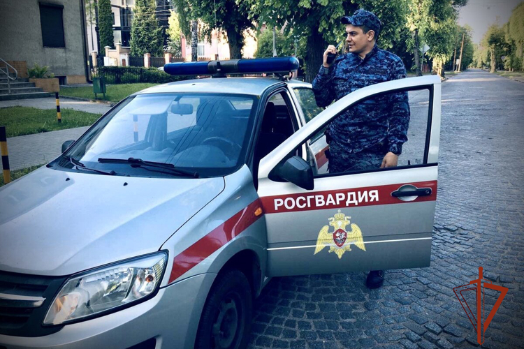 Кемеровские росгвардейцы пресекли попытку хищения товара путем подмены ценника (ВИДЕО)