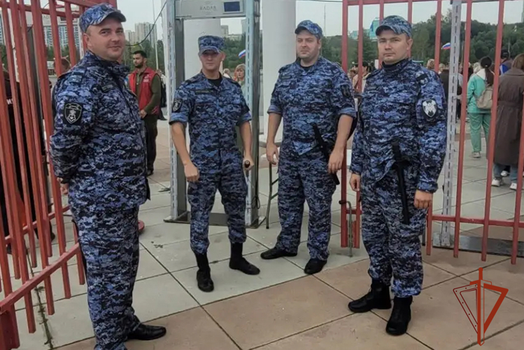 Росгвардейцы обеспечили безопасность праздничных мероприятий ко Дню шахтёра в Кузбассе (ФОТО)