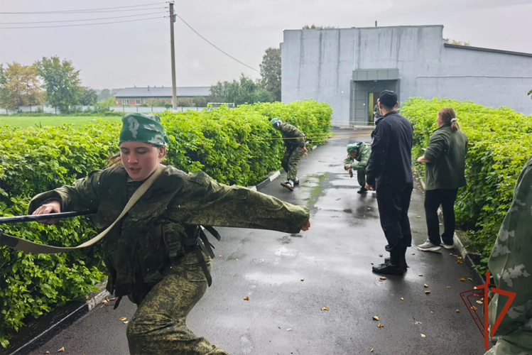 В Кузбассе спецназовцы Росгвардии провели неделю с детьми в военно-патриотическом центре «Авангард» (ФОТО)