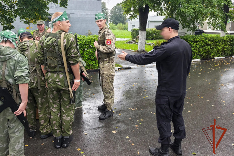 В Кузбассе спецназовцы Росгвардии провели неделю с детьми в военно-патриотическом центре «Авангард» (ФОТО)