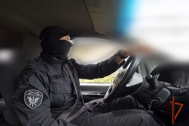 Волонтеры передали спецназу Росгвардии доработанный автомобиль для выполнения служебно-боевых задач