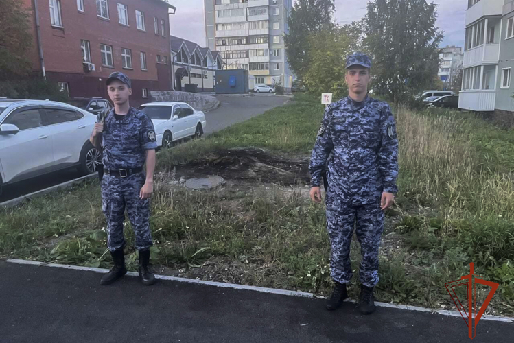 Экипаж Росгвардии помог предотвратить ущерб при возгорании в Березовском