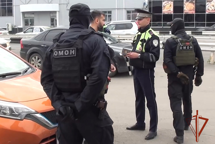 В Кемерове бойцы спецназа Росгвардии оказали содействие в проведении профилактического рейда (ФОТО)