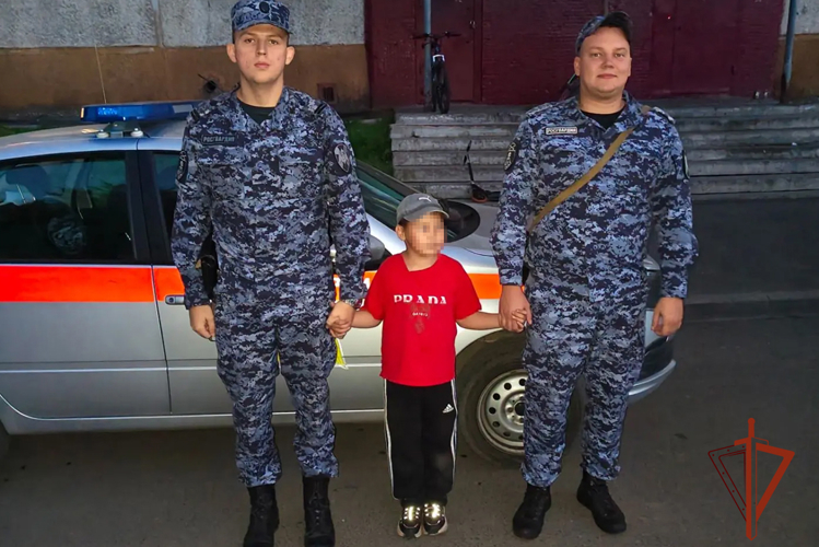 В Кемерове росгвардейцы в кратчайший срок разыскали семилетнего мальчика (ФОТО)