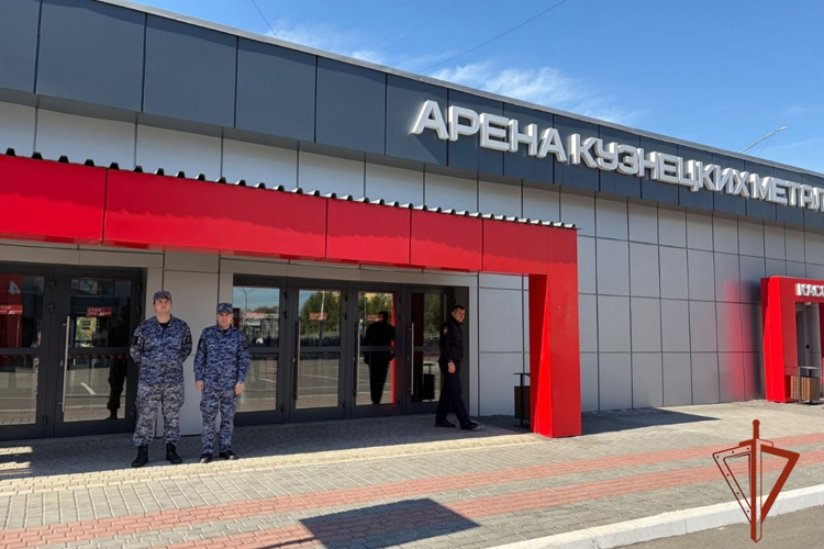 Росгвардейцы обеспечили безопасность первых домашних хоккейных матчей сезона в Новокузнецке