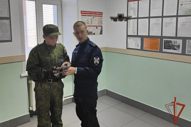 Сотрудники ОМОН «Оберег» провели день открытых дверей для юнармейцев Кузбасса (ФОТО)