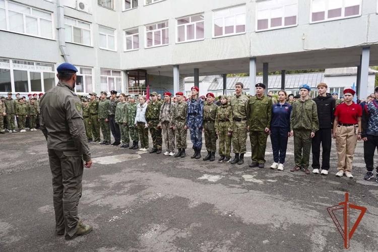 Сотрудники спецподразделений Росгвардии оценили подготовку кемеровских юнармейцев