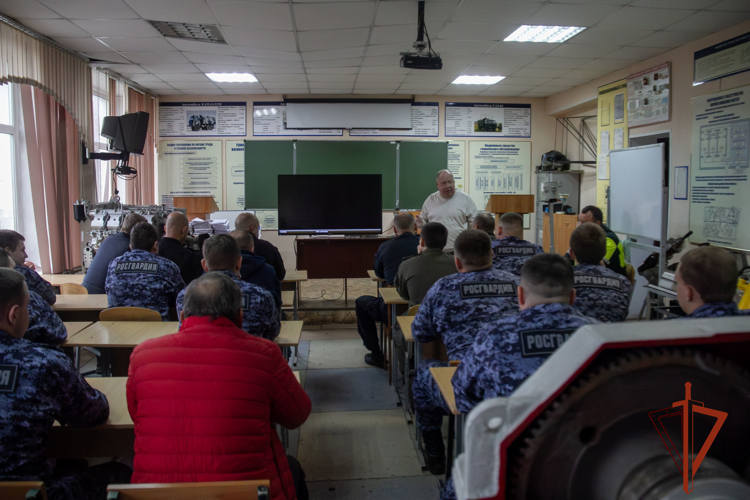 В Кузбассе для сотрудников Росгвардии провели занятия по безопасности дорожного движения