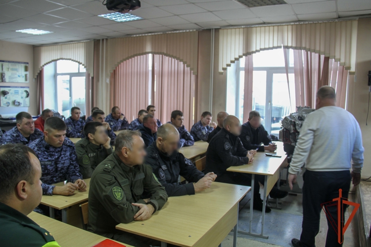 В Кузбассе для сотрудников Росгвардии провели занятия по безопасности дорожного движения