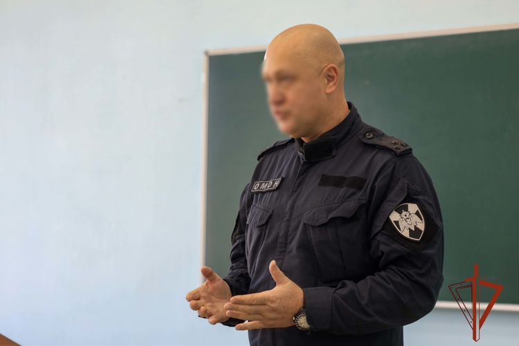 Командир ОМОН «Рубеж» познакомил студентов с работой спецназа