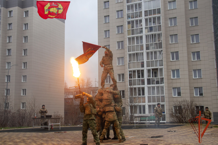 Командующий Сибирским округом Росгвардии поздравил личный состав и ветеранов войск с 70-летием со дня образования воинской части (ФОТО)