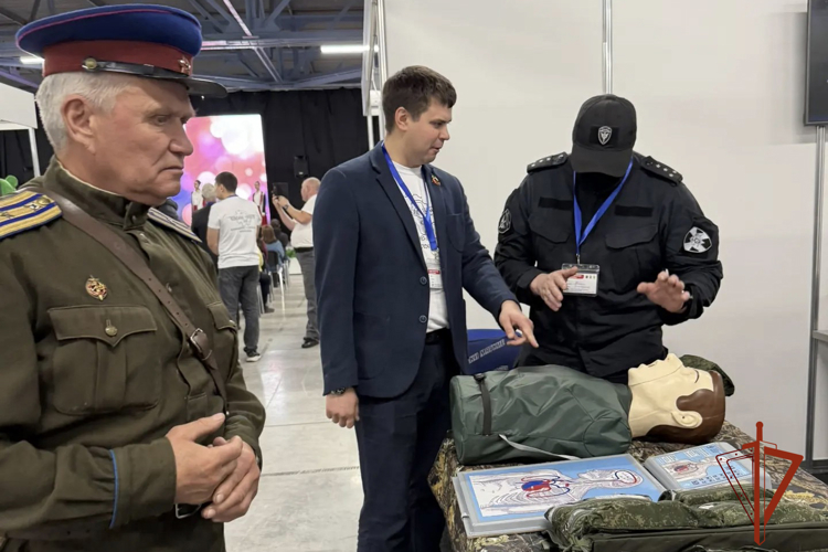Новокузнецкий спецназ Росгвардии познакомил гостей Всероссийского конгресса коллекционеров с навыками тактической медицины