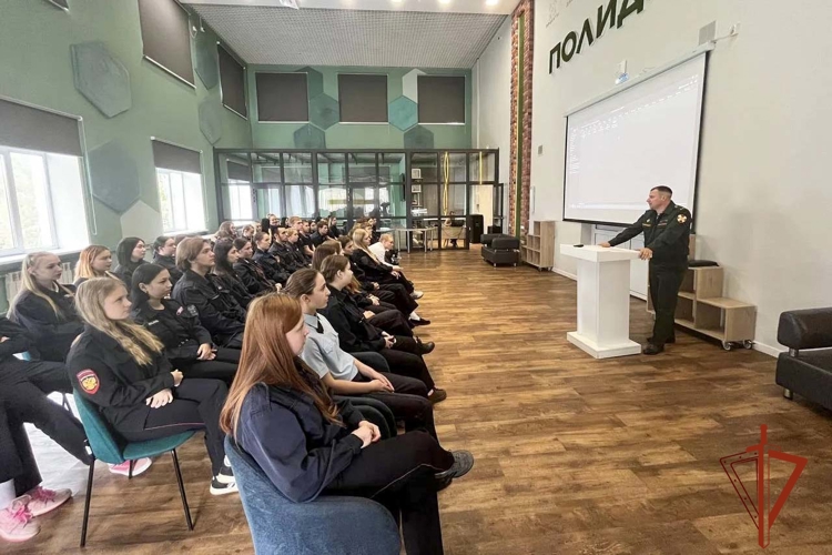 Офицер военной академии Росгвардии познакомил более ста кузбасских школьников с возможностями ведомственного образования