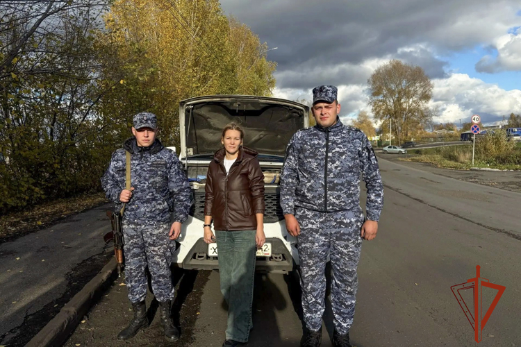 Росгвардейцы помогли автомобилистке устранить неисправность (ФОТО)