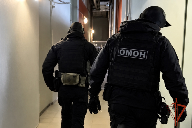 При поддержке спецназа Росгвардии прошли проверки по соблюдению миграционного законодательства на строительных объектах в Шерегеше (ВИДЕО)